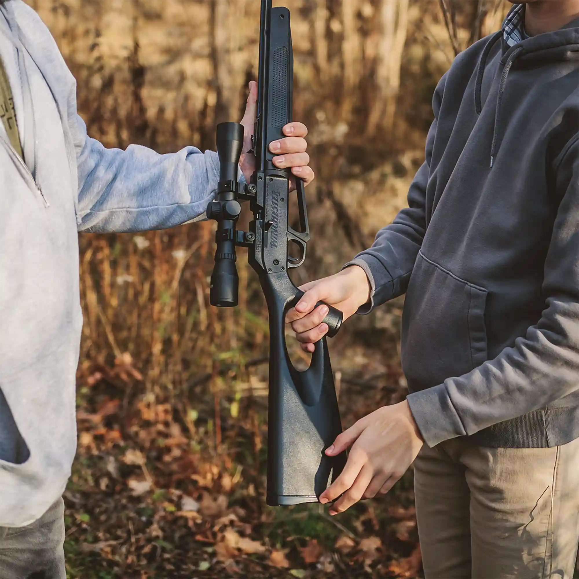 991977-402 1977 XS Dual Ammo Rifle_Lifestyle 3